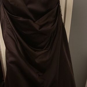 Hi Hi, I’m also selling this dress I have! It’s a size 20 and it is brown!